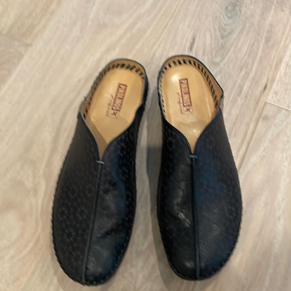 Black patterned Pikolinos mules. Puerto Vallarta 655-0808